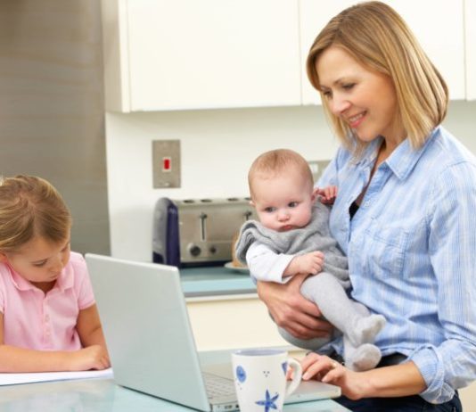 Vyděláváte coby nastávající nebo čerstvá maminka méně? Pomoci může vyrovnávací příspěvek