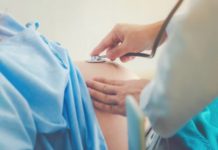 Spalničky v těhotenství plod nutně ohrozit nemusí. Záleží na jeho stáří