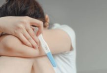 Postinterrupční syndrom hrozí hlavně mladým prvorodičkám. Ovlivnit je může na celý život