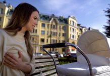 Zánět prsu při kojení poznáte na základě jasných příznaků. Umíte si s ním ale poradit?