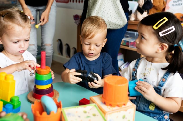 Kdy dát dítě do školky? Poradíme vám, kdy je správný čas a jak to poznat Kdy dát dítě do školky? Poradíme vám, kdy je správný čas a jak to poznat