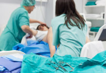 Zákaz otce u porodu. Jak zní nové opatření a jaká je role otce u porodu za běžných okolností? otec u porodu