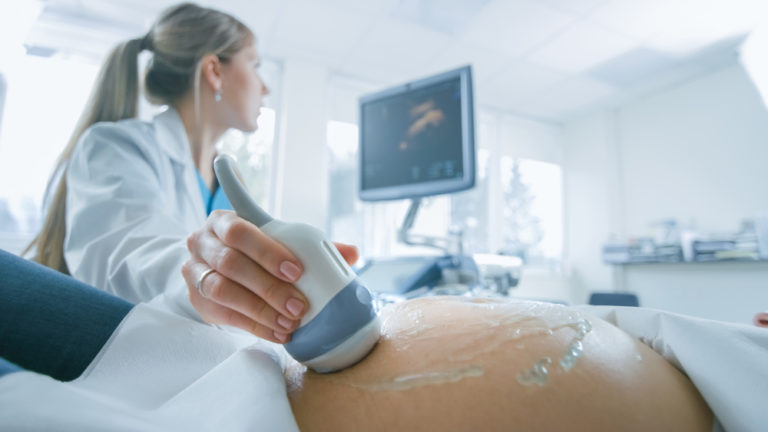 Screening v 2. trimestru těhotenství odhalí až 90 % vývojových vad plodu. Co vše lékař kontroluje?