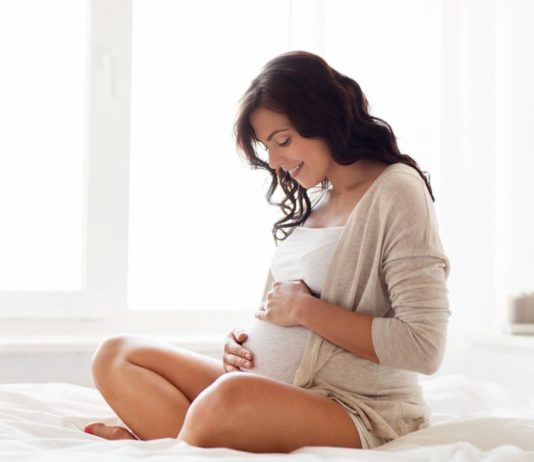 Aniball vám může pomoci předejít zraněním během porodu. Jak s ním cvičit? aniball