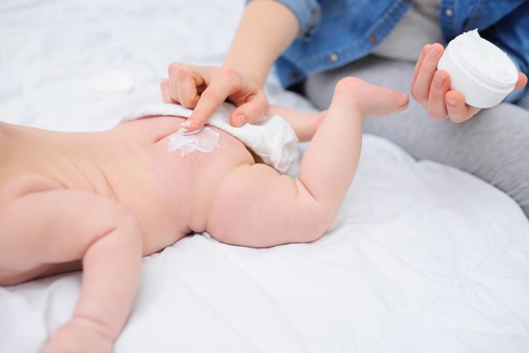 Za opruzeniny u miminek mohou zpravidla špinavé plenky. Co na ně pomáhá? Za opruzeniny u miminek mohou zpravidla špinavé plenky. Co na ně pomáhá?