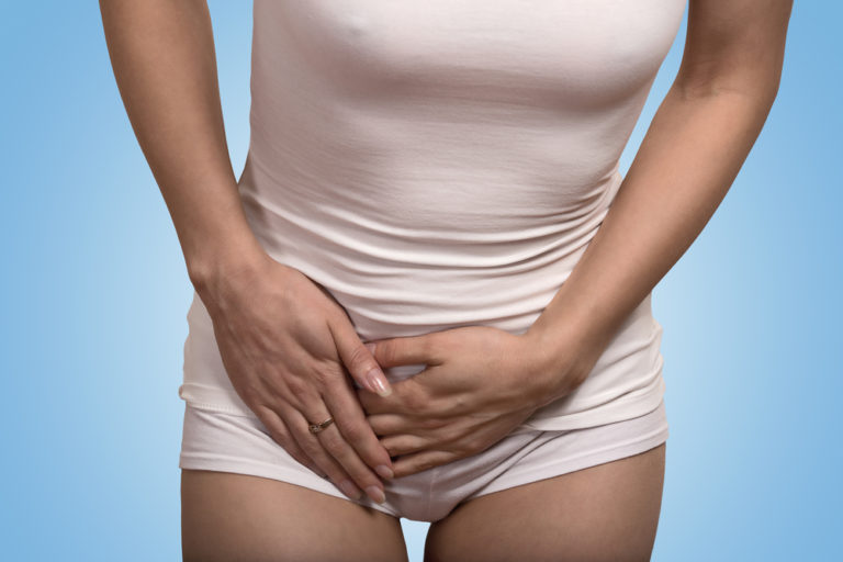 Bolest vaječníků může způsobit zánět, cysta i menstruace. Jaké příznaky vám napoví?
