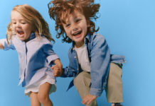 Tenisky a chlapecké polobotky. Které kousky nesmí chybět v dětském šatníku? Dětské oblečení